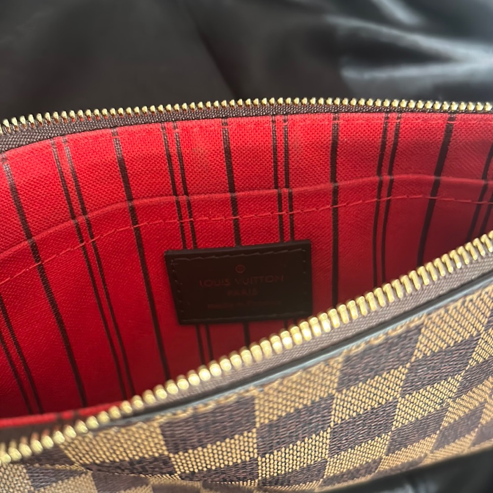 Amazing useful Lv Clutch